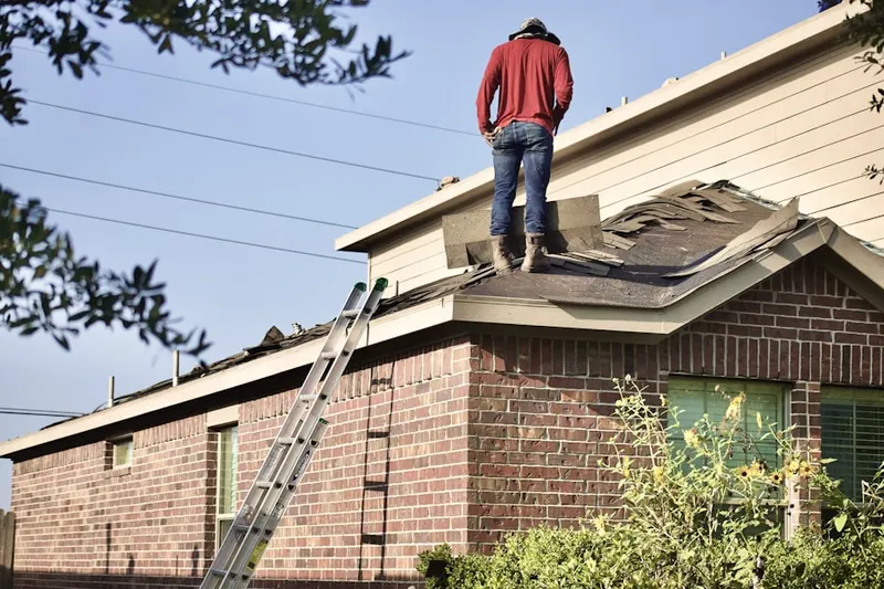 Professional roofer working on a residential roof in Alamo